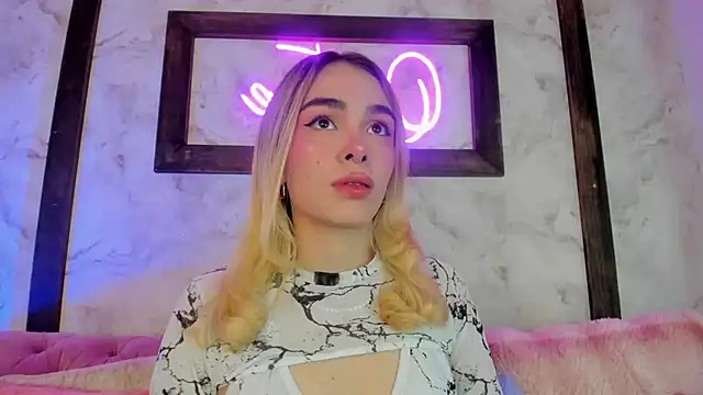 Snapshot of Lucy_Vega chatting on January 4, 2025, 4:23 am Lucy Vega online show from January 4, 2025, 4:23 am