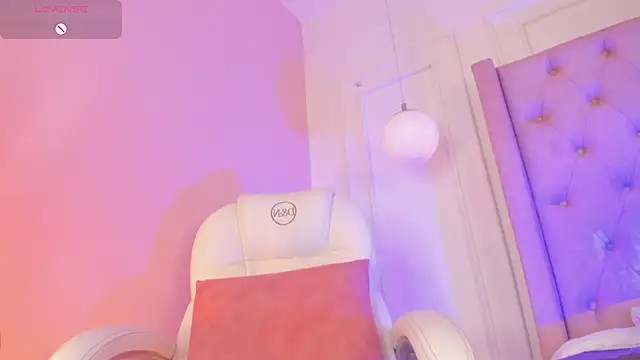 Lucy Vega online show from November 14, 2025, 5:00 am