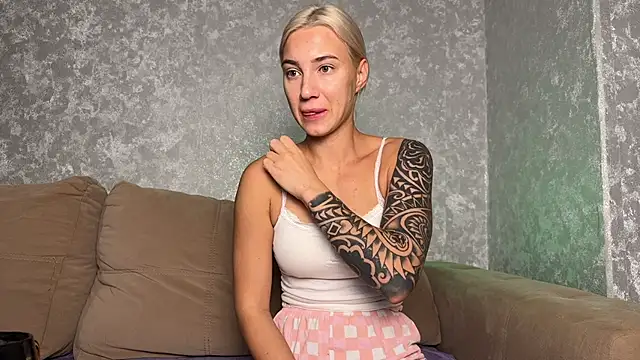 AnneBall online show from November 12, 2025, 5:11 am