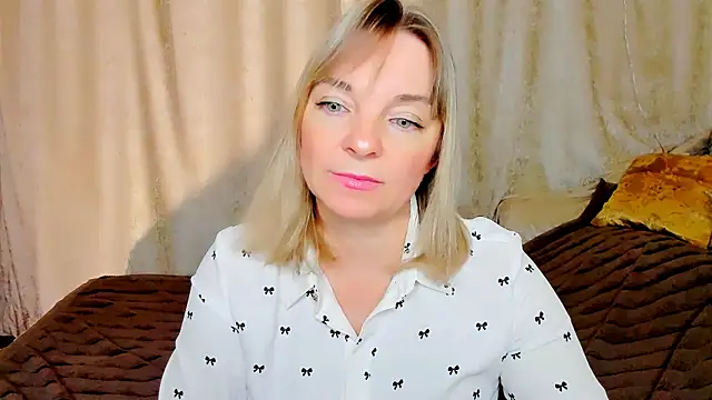 Snapshot of Regina__blue chatting on November 2, 2025, 2:33 pm Regina blue online show from November 2, 2025, 2:33 pm