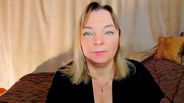 Snapshot of Regina__blue chatting on November 12, 2025, 1:48 pm Regina blue online show from November 12, 2025, 1:48 pm