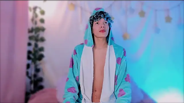 Im Alejo online show from October 15, 2025, 1:04 am