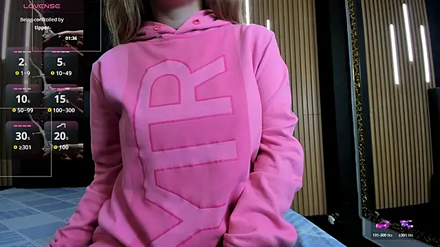 EvaaLovia1 online show from April 14, 2026, 1:27 pm