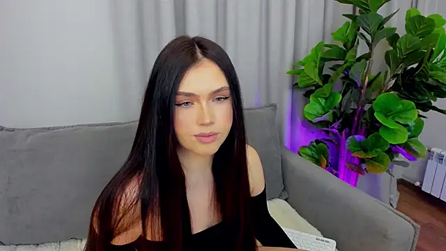 sexyangeloux online show from April 3, 2026, 9:43 pm