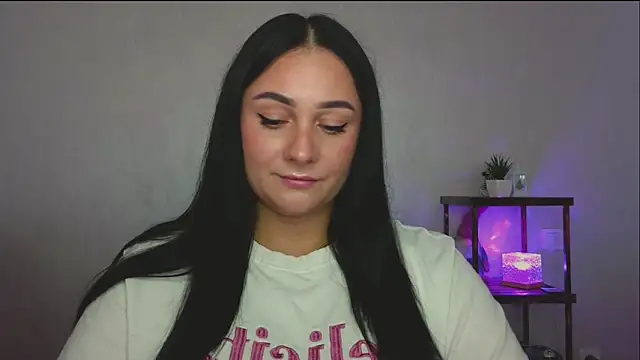 Emelyblum online show from September 9, 2025, 12:47 pm