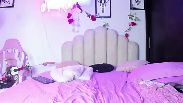 NaomiAsha online show from March 18, 2025, 2:40 am