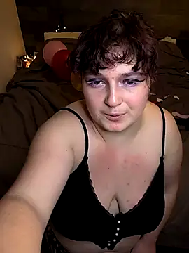 Snapshot of LadyRochester chatting on February 16, 2026, 8:40 pm LadyRochester online show from February 16, 2026, 8:40 pm