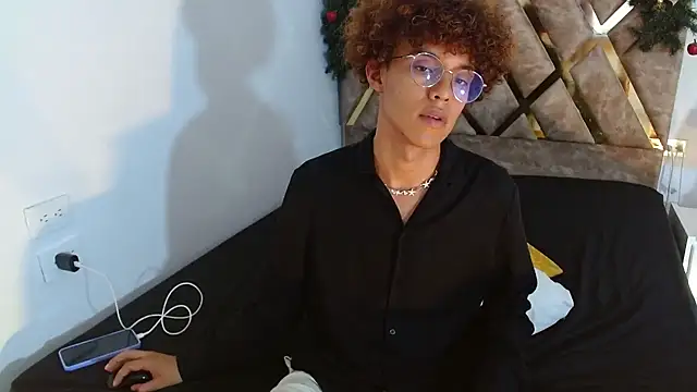 nickolas moon online show from December 18, 2024, 6:57 pm