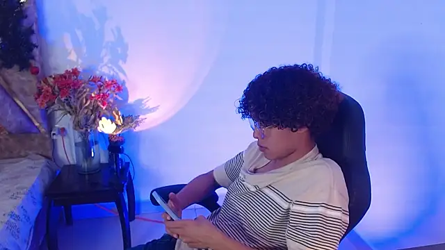 nickolas moon online show from January 3, 2025, 2:54 am