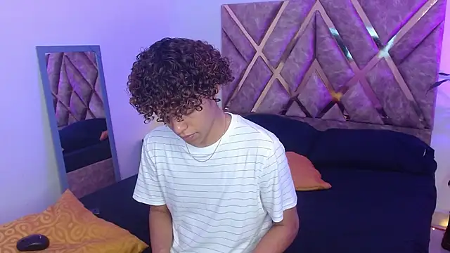 nickolas moon online show from February 2, 2025, 4:32 pm