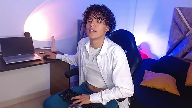 nickolas moon online show from February 20, 2025, 6:24 pm