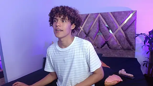 nickolas moon online show from February 2, 2025, 7:35 pm