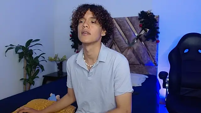 nickolas moon online show from December 30, 2024, 5:34 pm