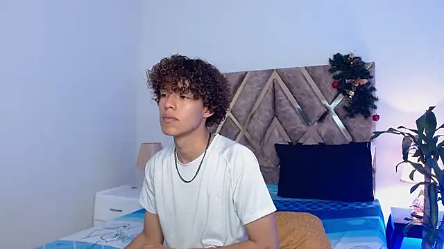 nickolas moon online show from December 26, 2024, 3:42 pm