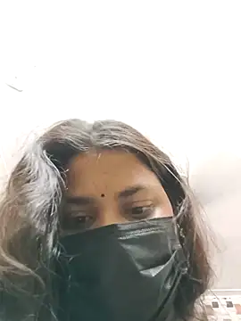 Hotmilfxox online show from April 18, 2026, 2:36 am