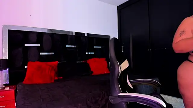 Tasha Sant online show from October 16, 2025, 8:17 pm