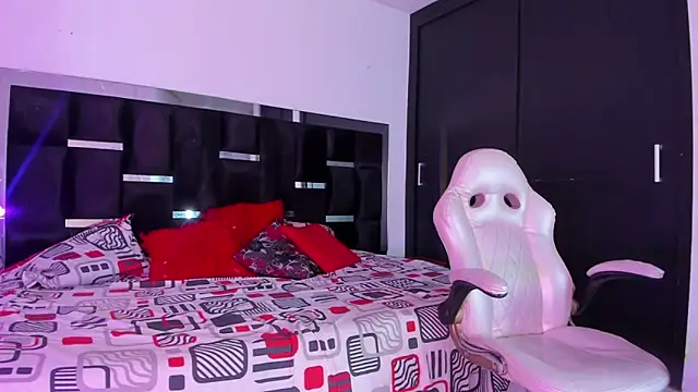 Tasha Sant online show from November 26, 2025, 12:38 pm