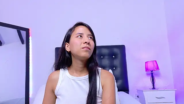 Skinny hottie18 online show from November 11, 2025, 8:25 pm