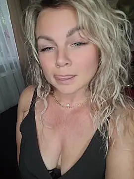 candy queeen online show from June 18, 2026, 1:49 pm