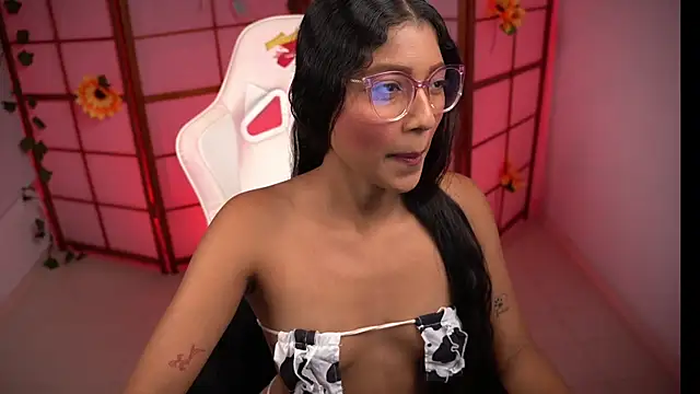 Snapshot of small_emilie chatting on October 16, 2025, 1:08 pm small emilie online show from October 16, 2025, 1:08 pm