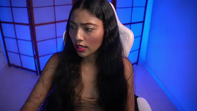 Snapshot of small_emilie chatting on November 22, 2025, 1:43 pm small emilie online show from November 22, 2025, 1:43 pm