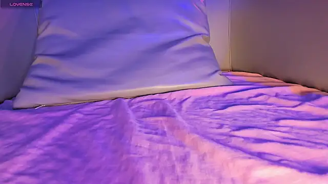 pink lia2 online show from December 28, 2024, 1:17 pm