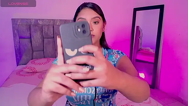 DIANEE 01 online show from February 15, 2026, 12:11 am