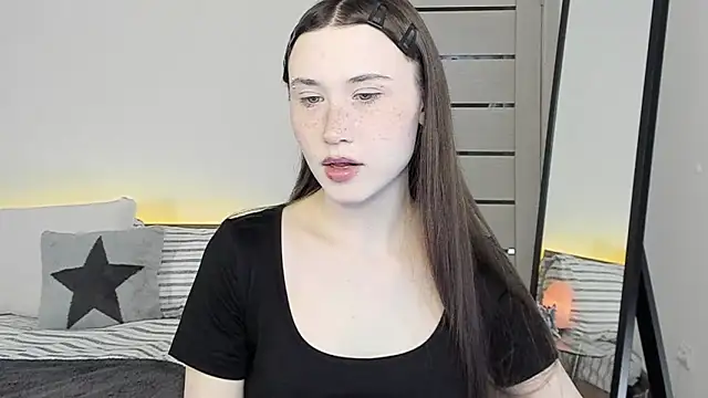 Stella Sunny online show from April 24, 2026, 9:06 pm