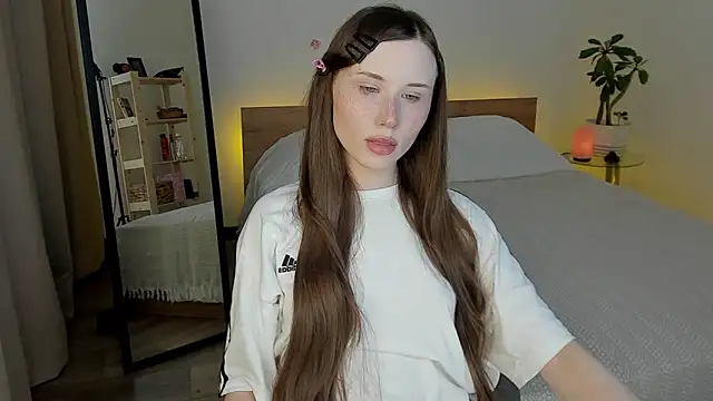Stella Sunny online show from June 28, 2026, 9:32 pm