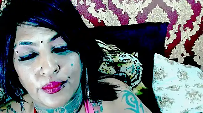 Snapshot of Indiancatz2 chatting on March 22, 2025, 1:32 am Indiancatz2 online show from March 22, 2025, 1:32 am