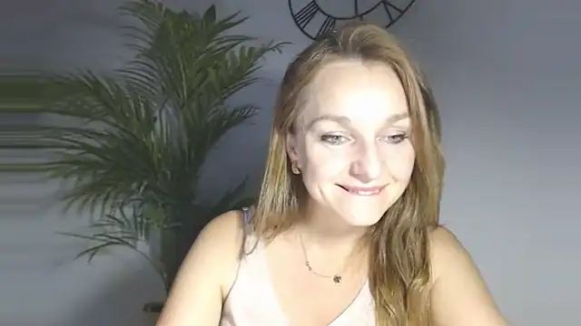 AliciaDesire online show from November 18, 2025, 3:04 pm