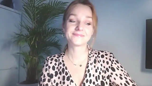 Snapshot of AliciaDesire chatting on February 4, 2026, 7:03 am AliciaDesire online show from February 4, 2026, 7:03 am