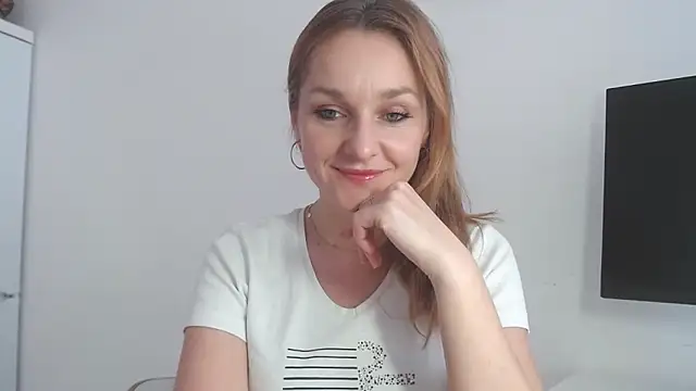 Snapshot of AliciaDesire chatting on February 16, 2026, 2:05 pm AliciaDesire online show from February 16, 2026, 2:05 pm