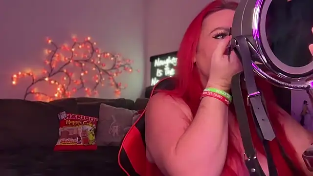 redxxxvixen online show from December 18, 2025, 2:32 pm