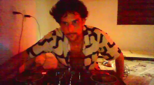 couplemilk online show from January 24, 2025, 5:53 am