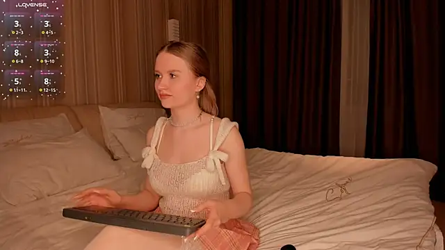 IsabellaTorrance online show from February 11, 2025, 4:24 pm