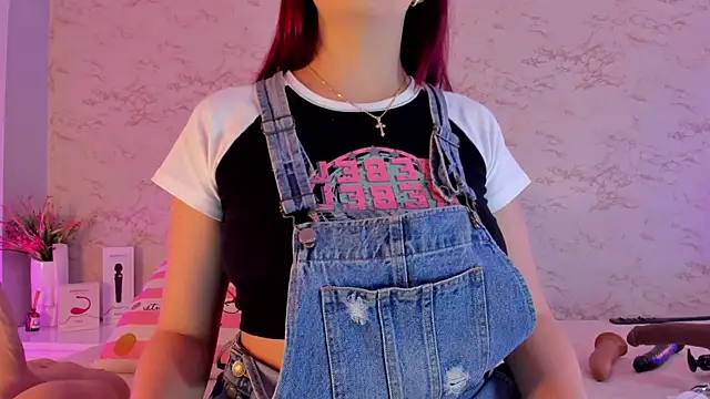 Snapshot of Hannablazze chatting on February 13, 2025, 2:12 am Hannablazze online show from February 13, 2025, 2:12 am