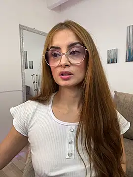 Snapshot of MiaaLoren chatting on February 10, 2026, 5:34 pm MiaaLoren online show from February 10, 2026, 5:34 pm