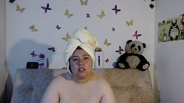 LennaTurnerr online show from July 15, 2026, 5:42 pm