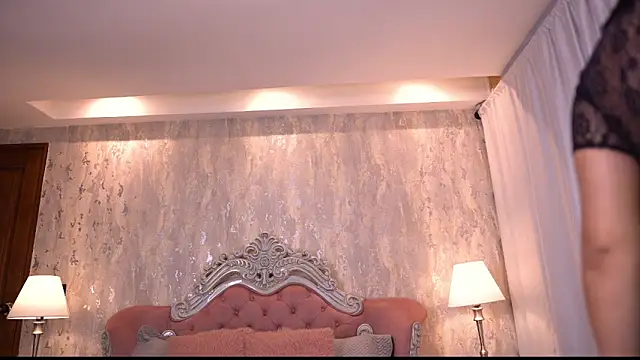 AngelineConnor online show from February 1, 2026, 8:18 pm