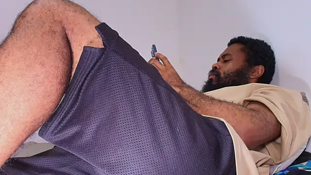 KaelMoreau online show from April 7, 2026, 11:56 am