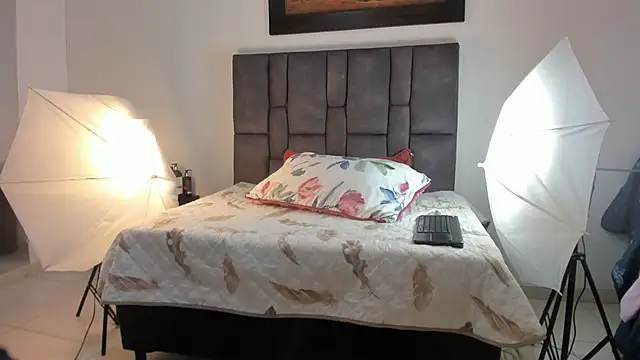 Vahiolet smith online show from March 10, 2026, 3:10 am