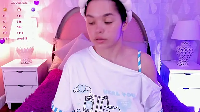 Snapshot of angeline_teen chatting on April 22, 2026, 2:35 pm angeline teen online show from April 22, 2026, 2:35 pm