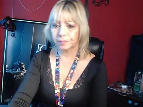 KLOE PIELL online show from March 6, 2026, 8:04 pm