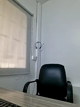 Snapshot of doctora-danna chatting on October 27, 2025, 2:29 pm doctora-danna online show from October 27, 2025, 2:29 pm