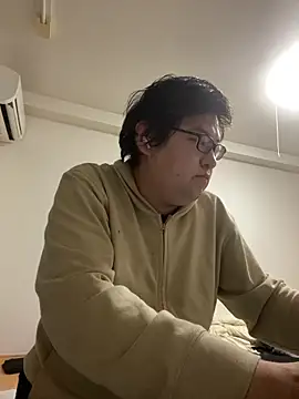 yuuki198912 online show from October 15, 2025, 10:45 am