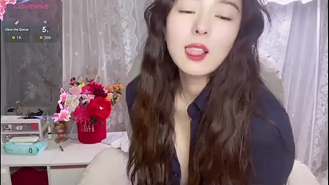 dream-77 online show from February 25, 2025, 11:59 pm