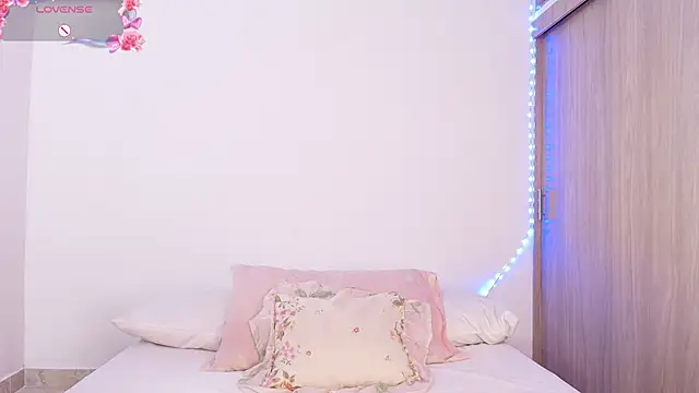 Meganbarko1 online show from December 1, 2025, 12:28 pm