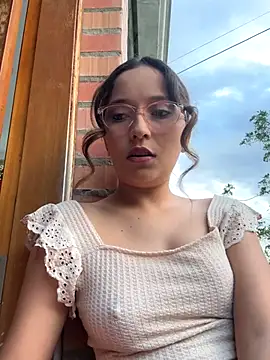 Penelope-Hot online show from November 17, 2025, 9:08 pm