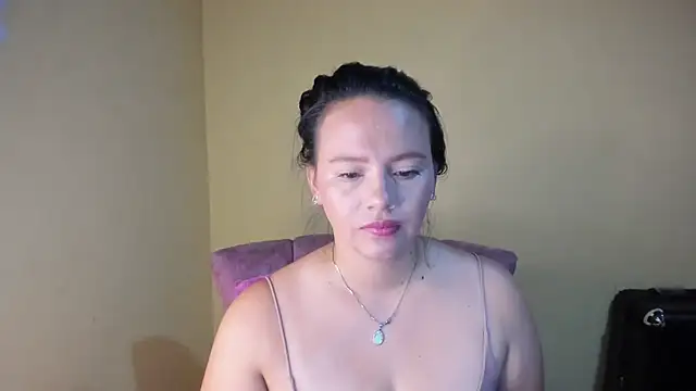 lauraguzman online show from March 28, 2026, 3:07 am